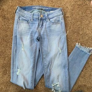 American Eagle low-rise skinny jegging